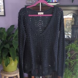 Hollister Women's Black V-Neck Sweater